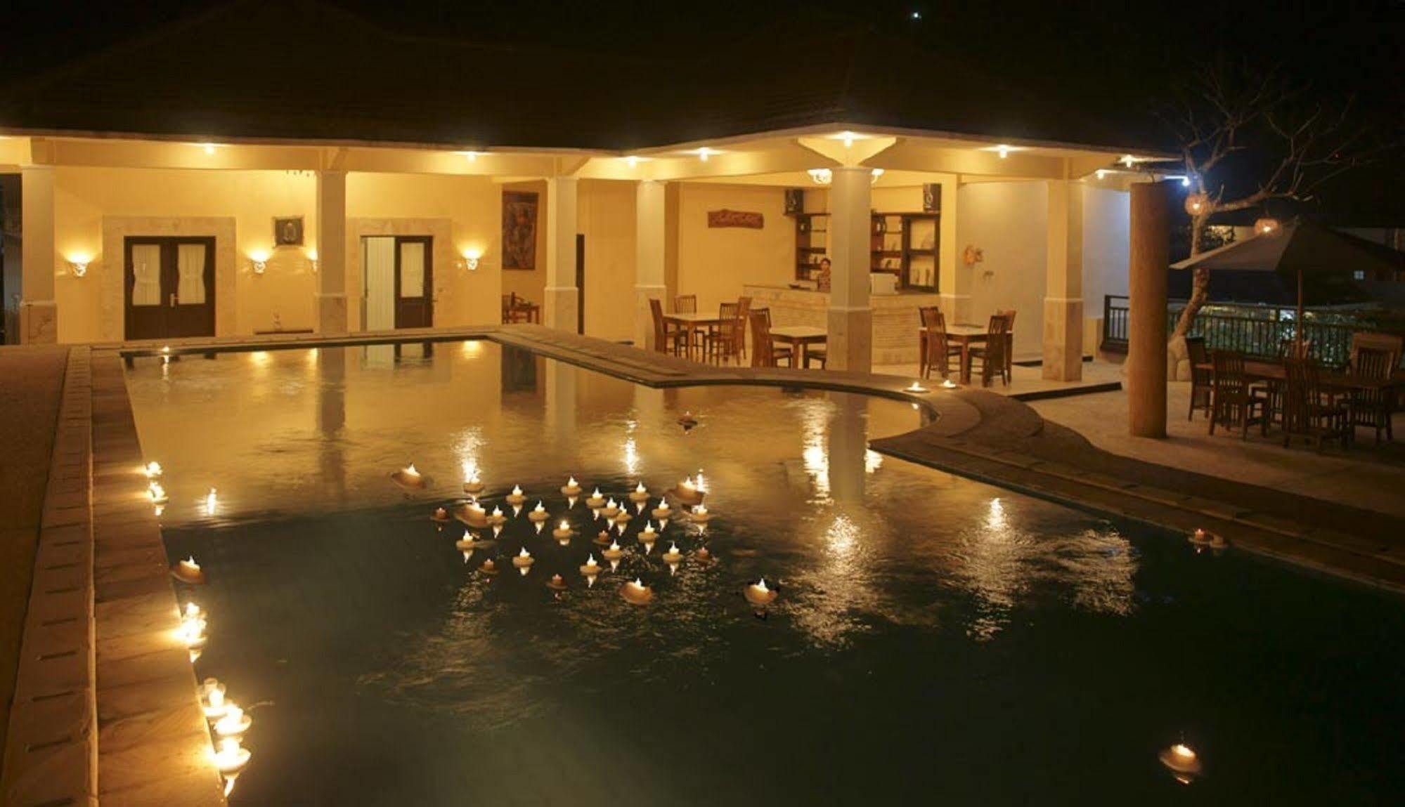 Oyo 2334 Melka Excelsior Hotel Singaraja Eksteriør billede